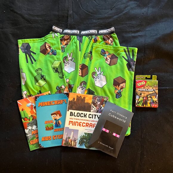 2022 Minecraft  Lounging/Pajama Bottoms W/4 Minecraft Booka & Minecraft UNO - Picture 1 of 10